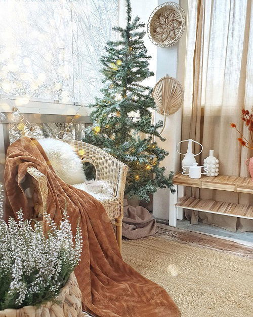 Christmas Tree and Woven Decor